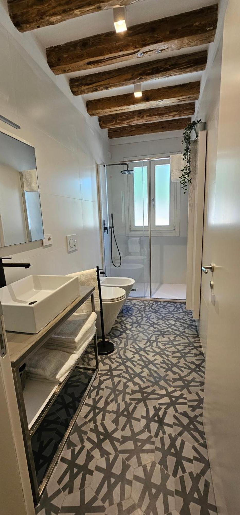 Small With Private Garden Apartamento