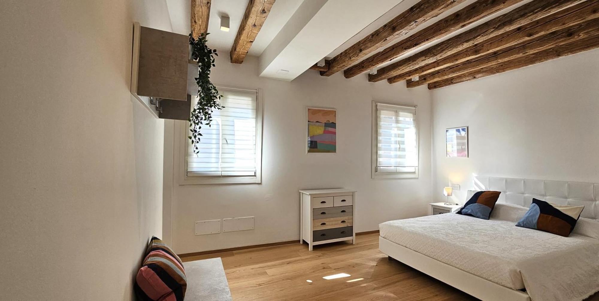 Small With Private Garden Venecia