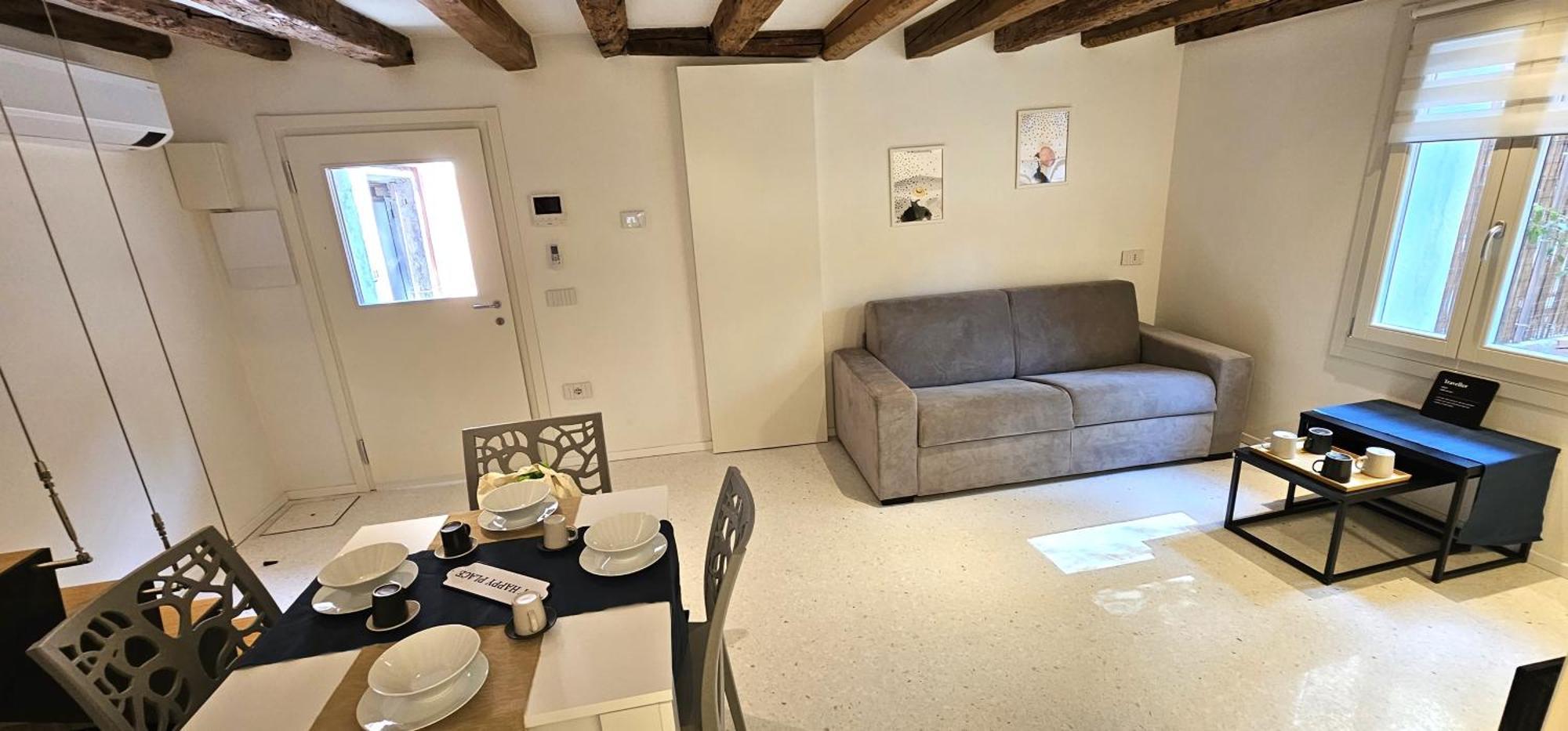 Small With Private Garden Venecia