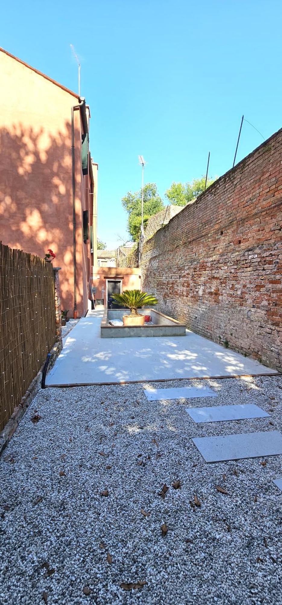 Small With Private Garden Apartamento *
