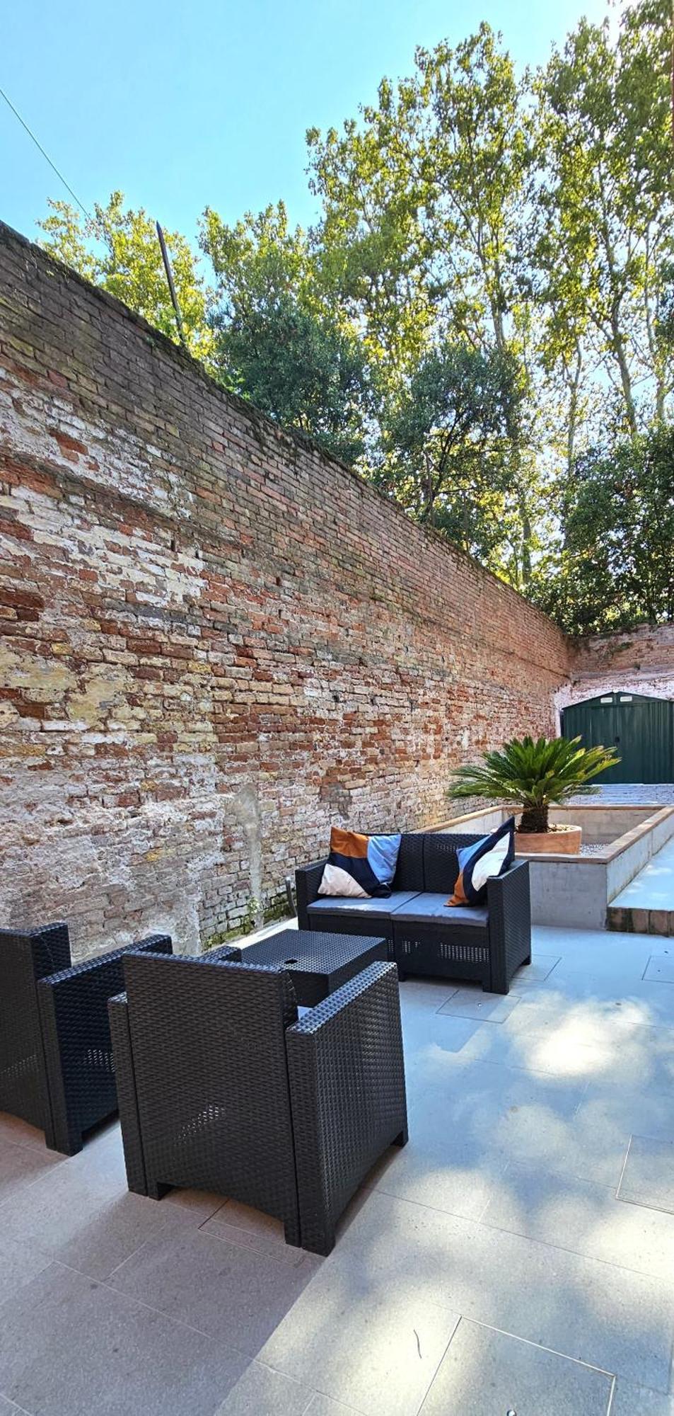 Small With Private Garden * Venecia